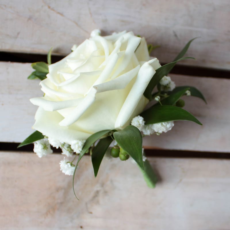 Boutonniere: Single Rose